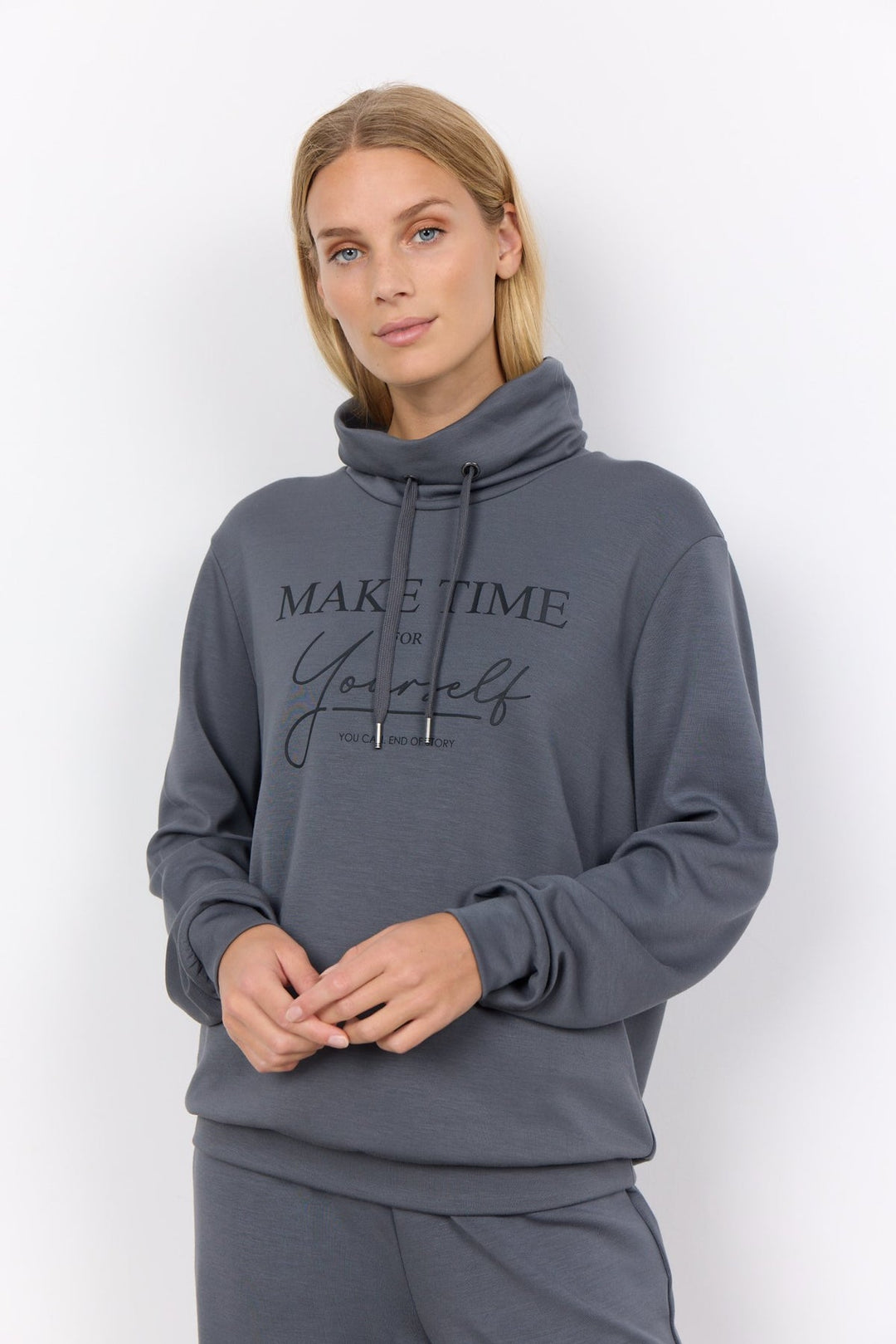 Banu 163 Sweatshirt